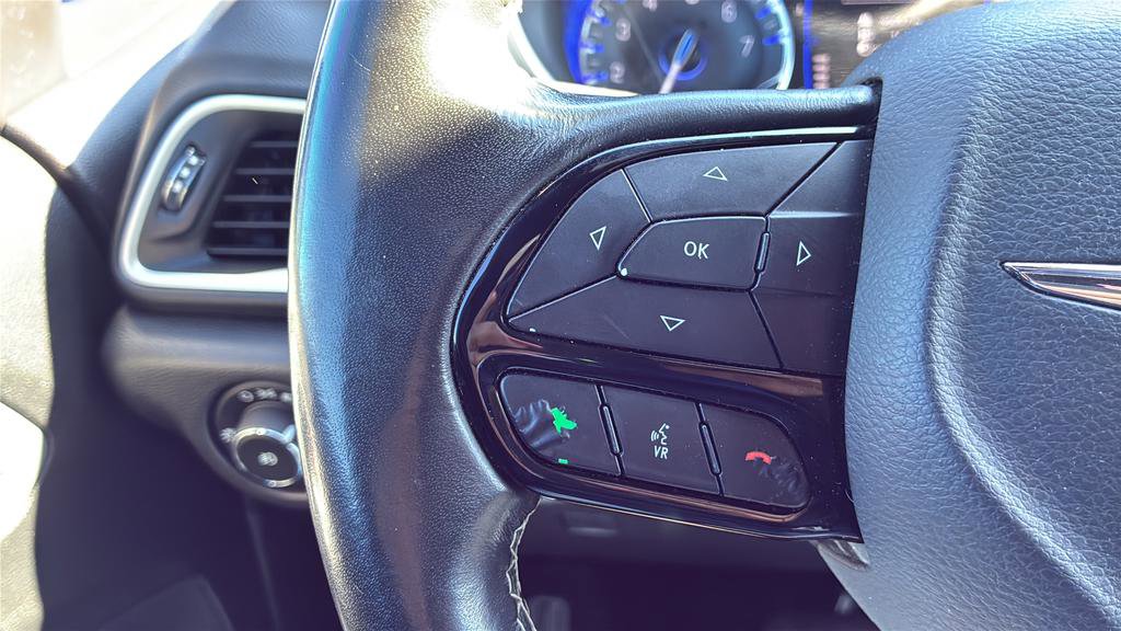 Used 2020 Chrysler Pacifica Touring w/ S Appearance Package image 35
