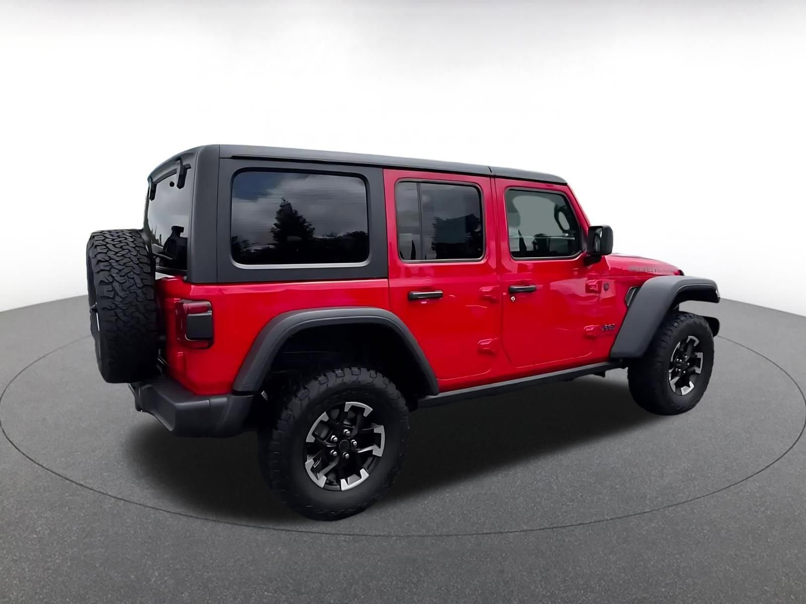 Used 2025 Jeep Wrangler Unlimited Rubicon AWD/4WD image 14