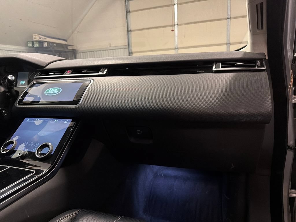 Used 2018 Land Rover Range Rover Velar S AWD/4WD image 44