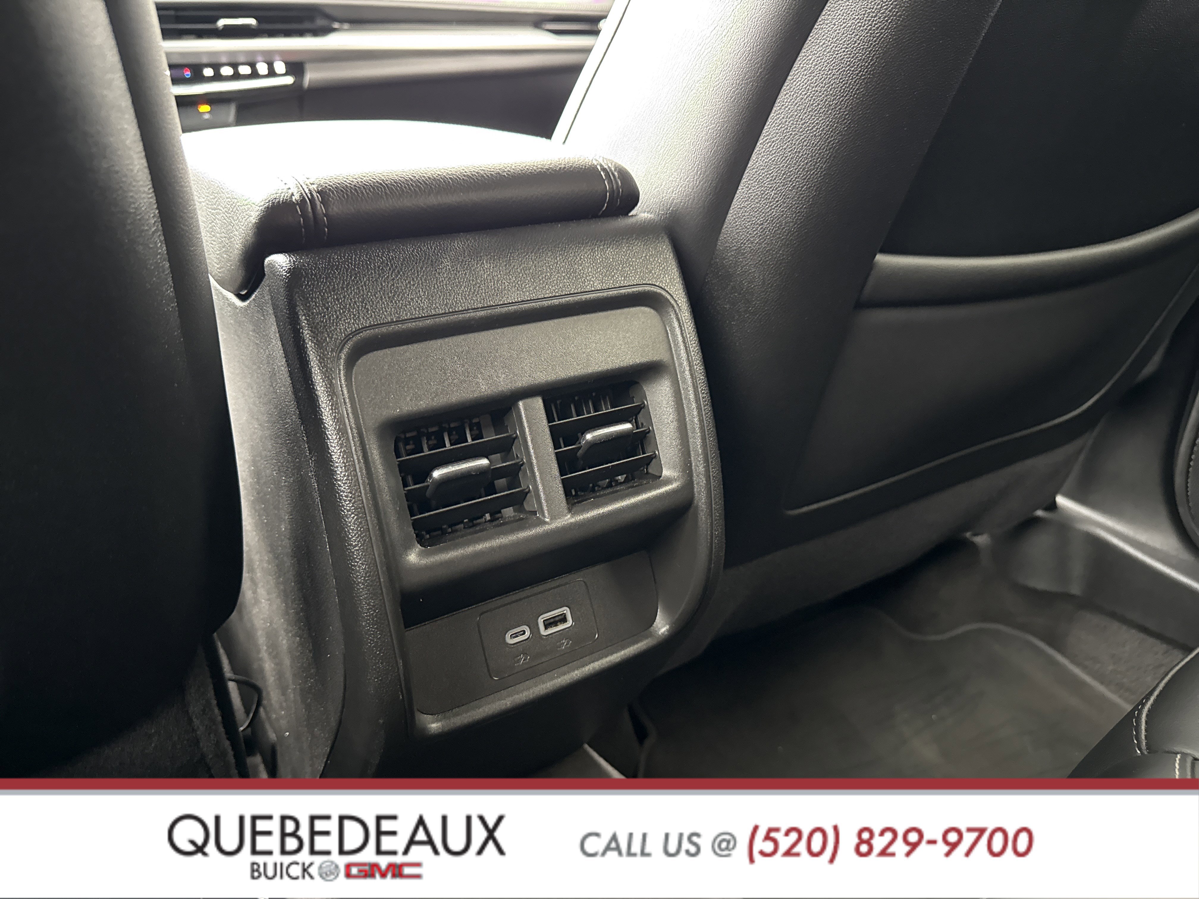 Used 2025 Cadillac XT4 Premium Luxury image 38