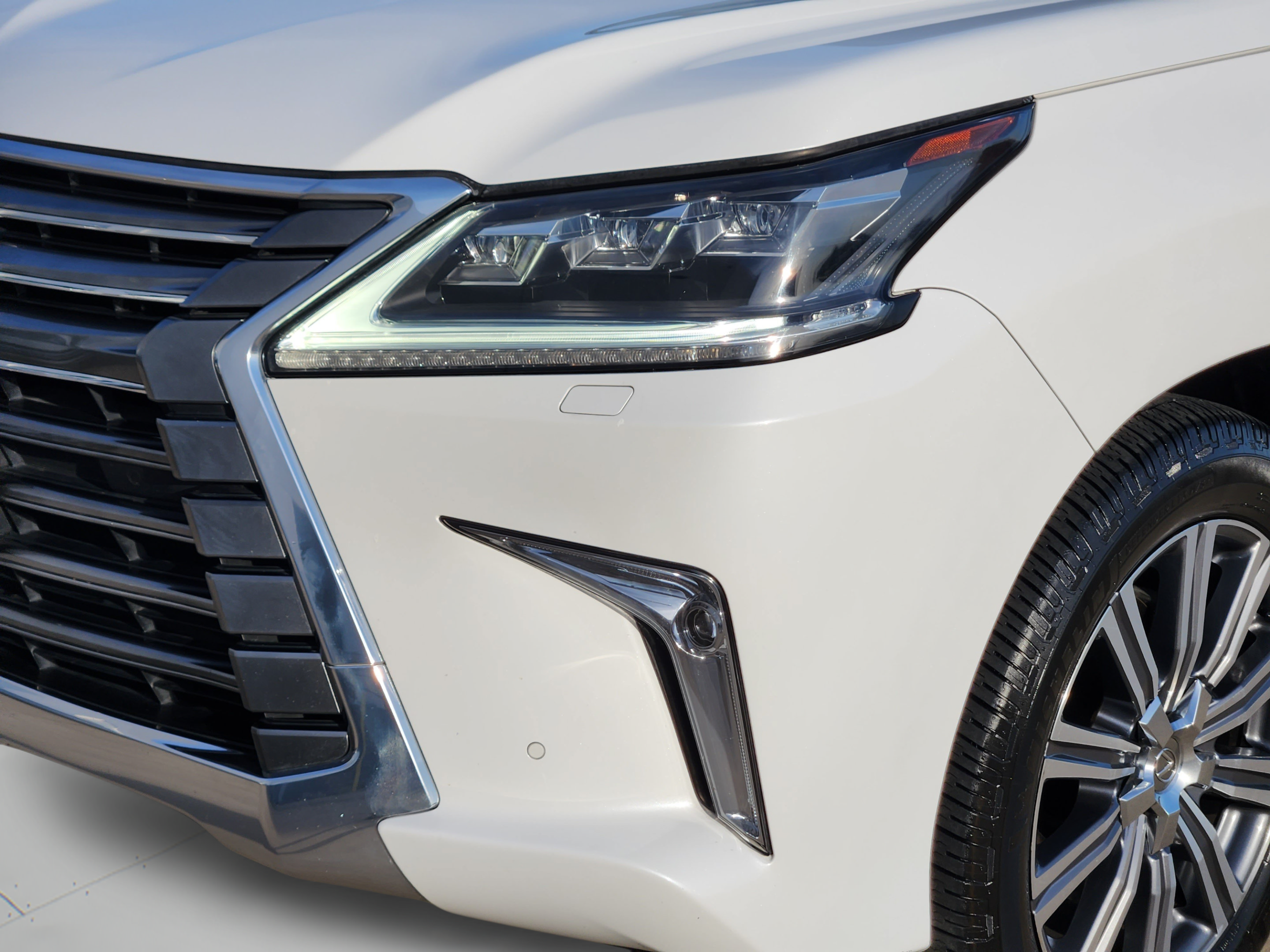 Used 2016 Lexus LX 570 4WD w/ Luxury Package image 34