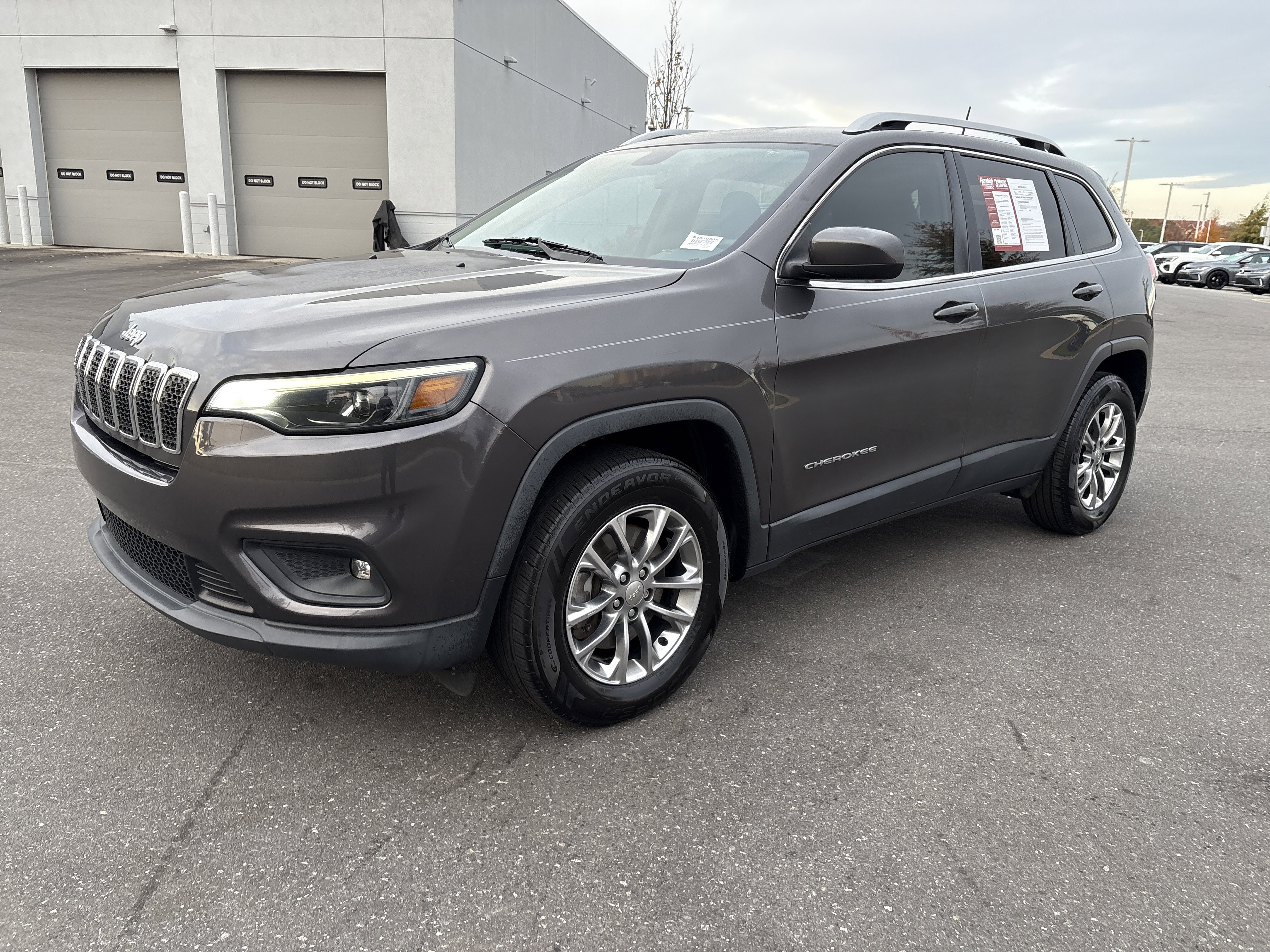 Used 2019 Jeep Cherokee Latitude Plus image 5