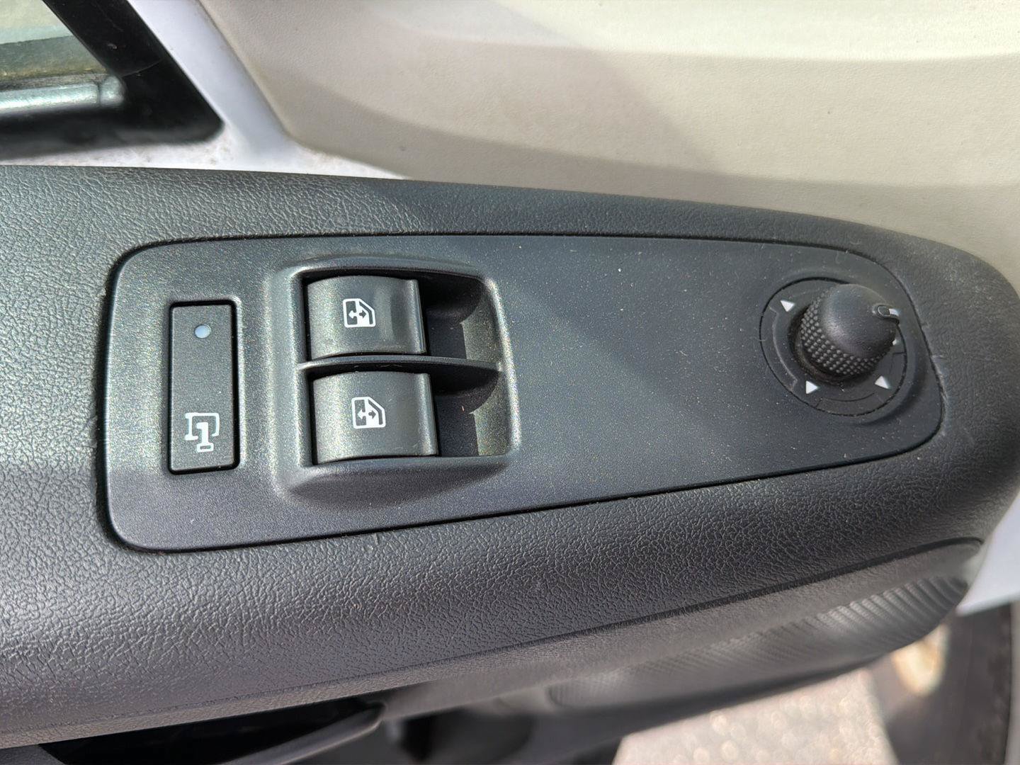 Used 2017 RAM ProMaster 2500 w/ Premium Appearance Group FWD image 14