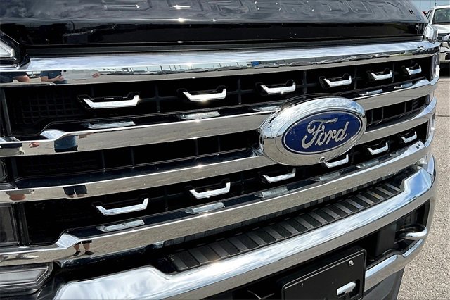 Used 2024 Ford F250 Lariat w/ Chrome Package image 28