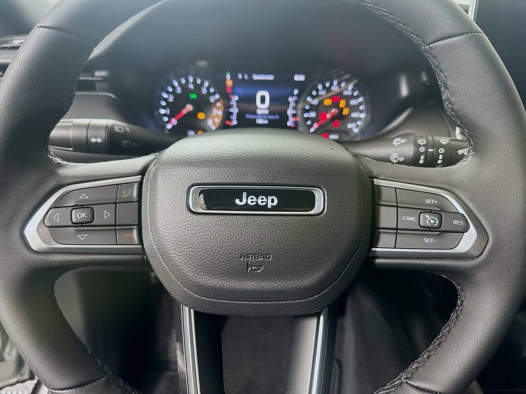 New 2026 Jeep Compass Latitude image 11
