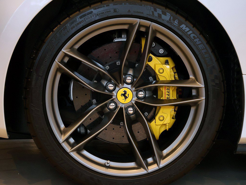 Certified 2018 Ferrari 488 Spider RWD image 50