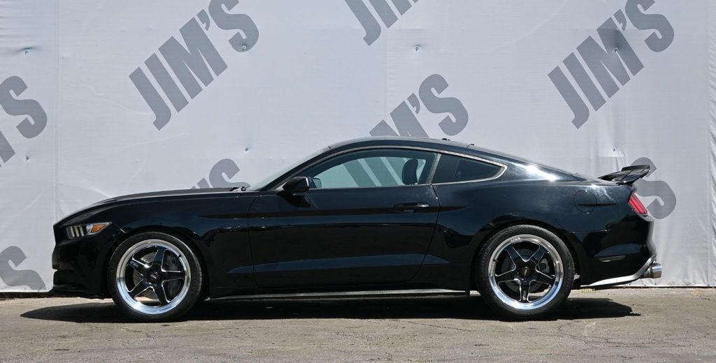 Used 2017 Ford Mustang GT Premium w/ Black Accent Package RWD image 6