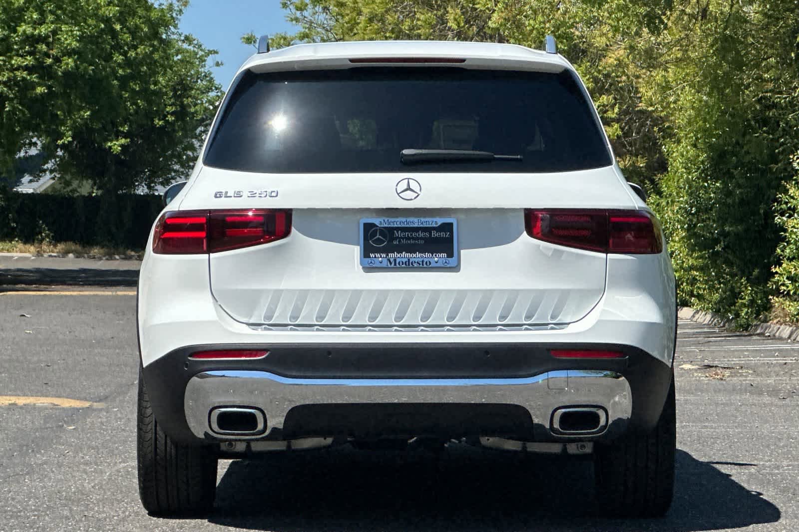 New 2026 Mercedes-Benz GLB 250 image 4