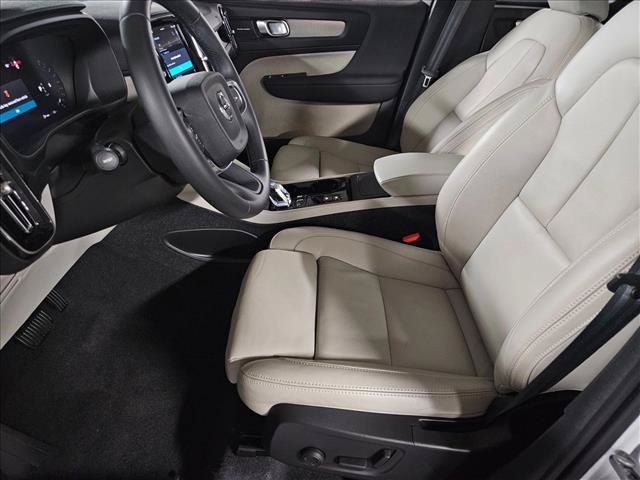 Used 2024 Volvo XC40 B5 Ultimate w/ Protection Package Premier AWD/4WD image 16