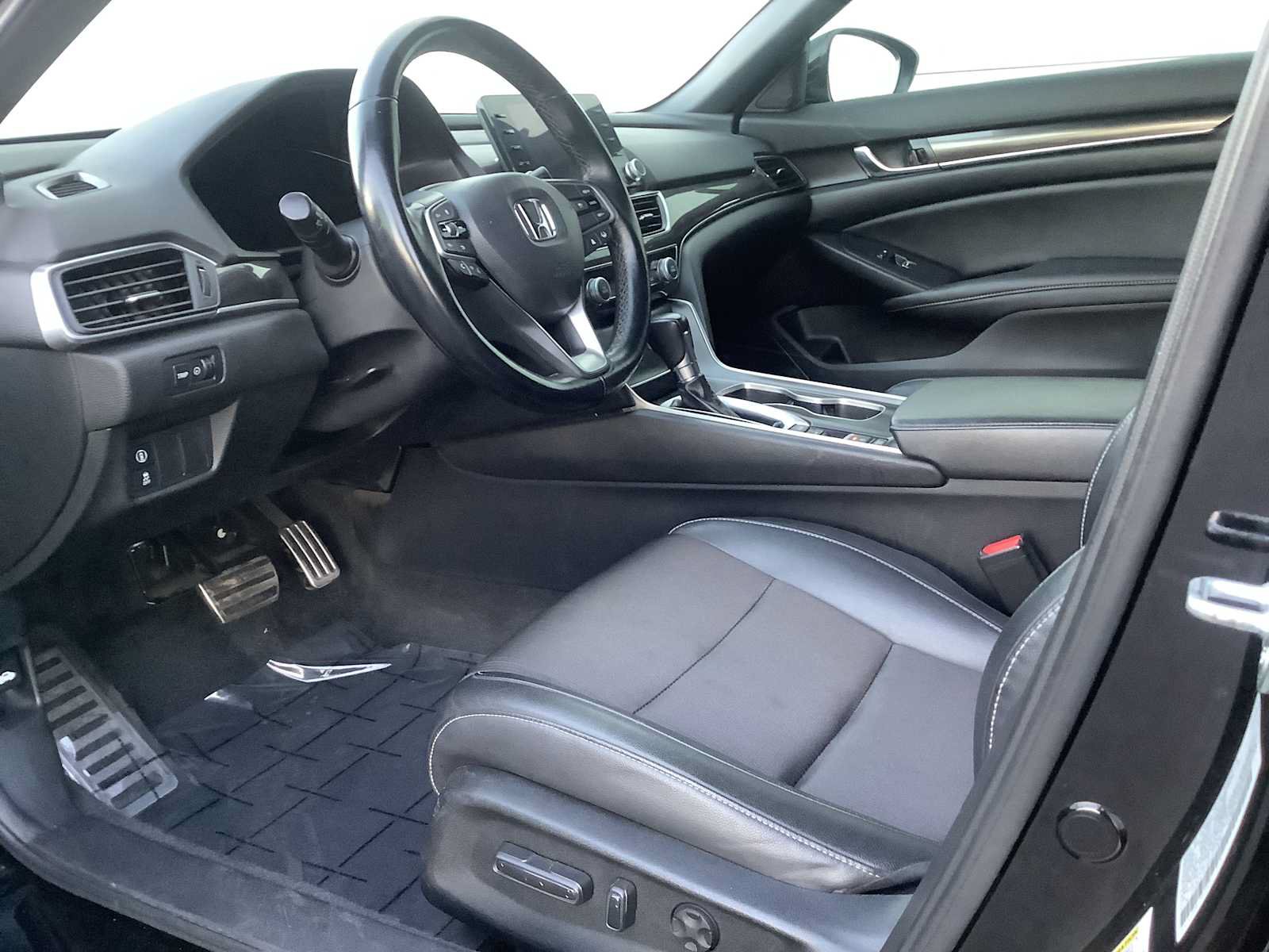 Used 2022 Honda Accord Sport image 3