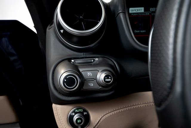 Certified 2019 Ferrari Portofino image 40
