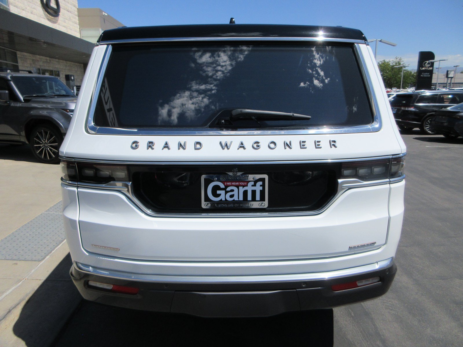 Used 2022 Jeep Grand Wagoneer Series III w/ Rear Seat Video Group 1 AWD/4WD image 8