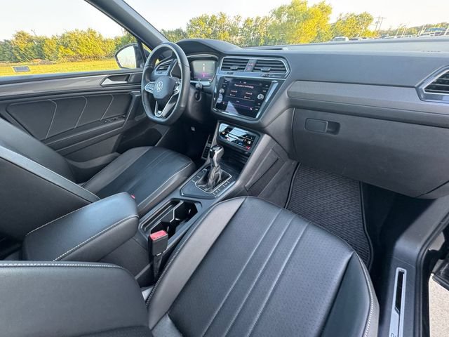 Used 2022 Volkswagen Tiguan SE R-Line FWD image 32