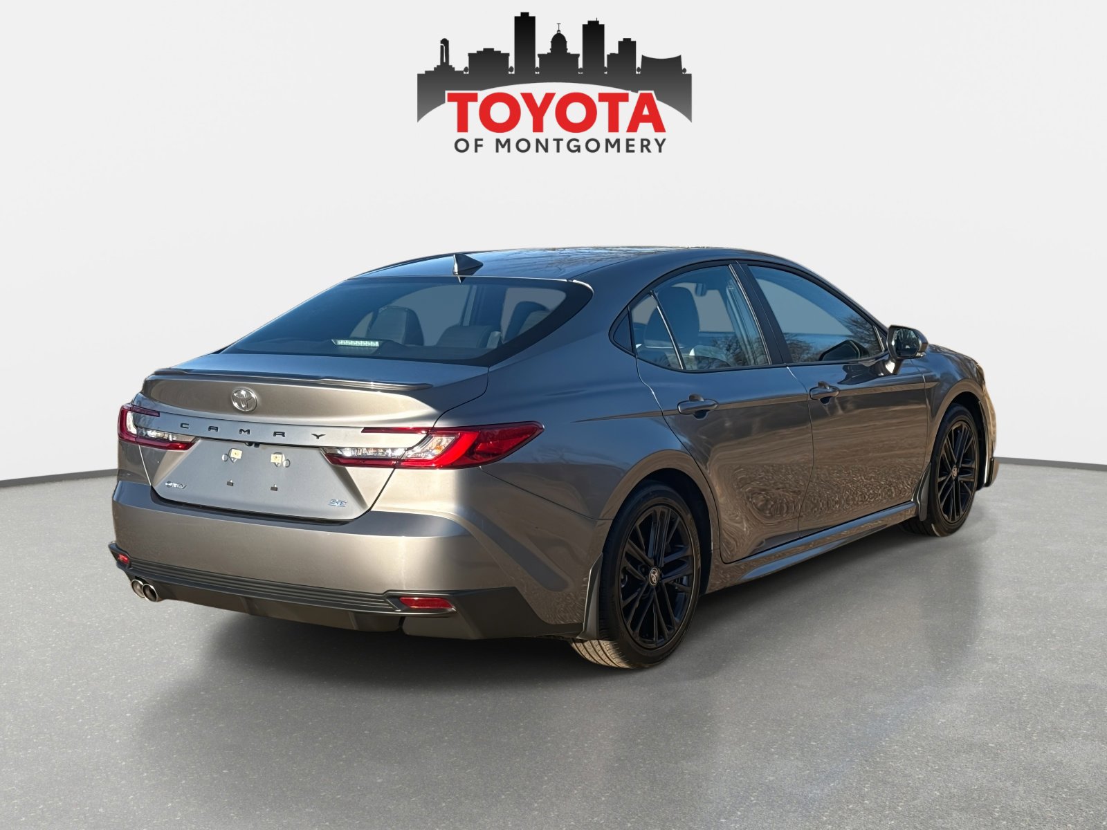 Used 2025 Toyota Camry SE image 3