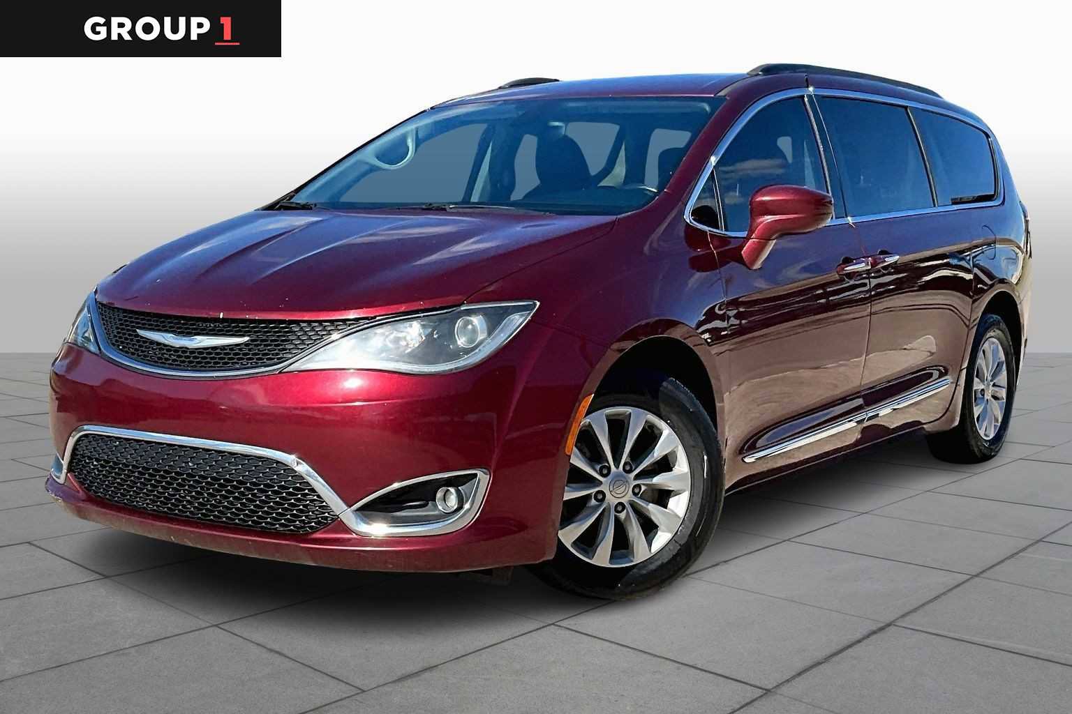 Used 2017 Chrysler Pacifica Touring-L image 1