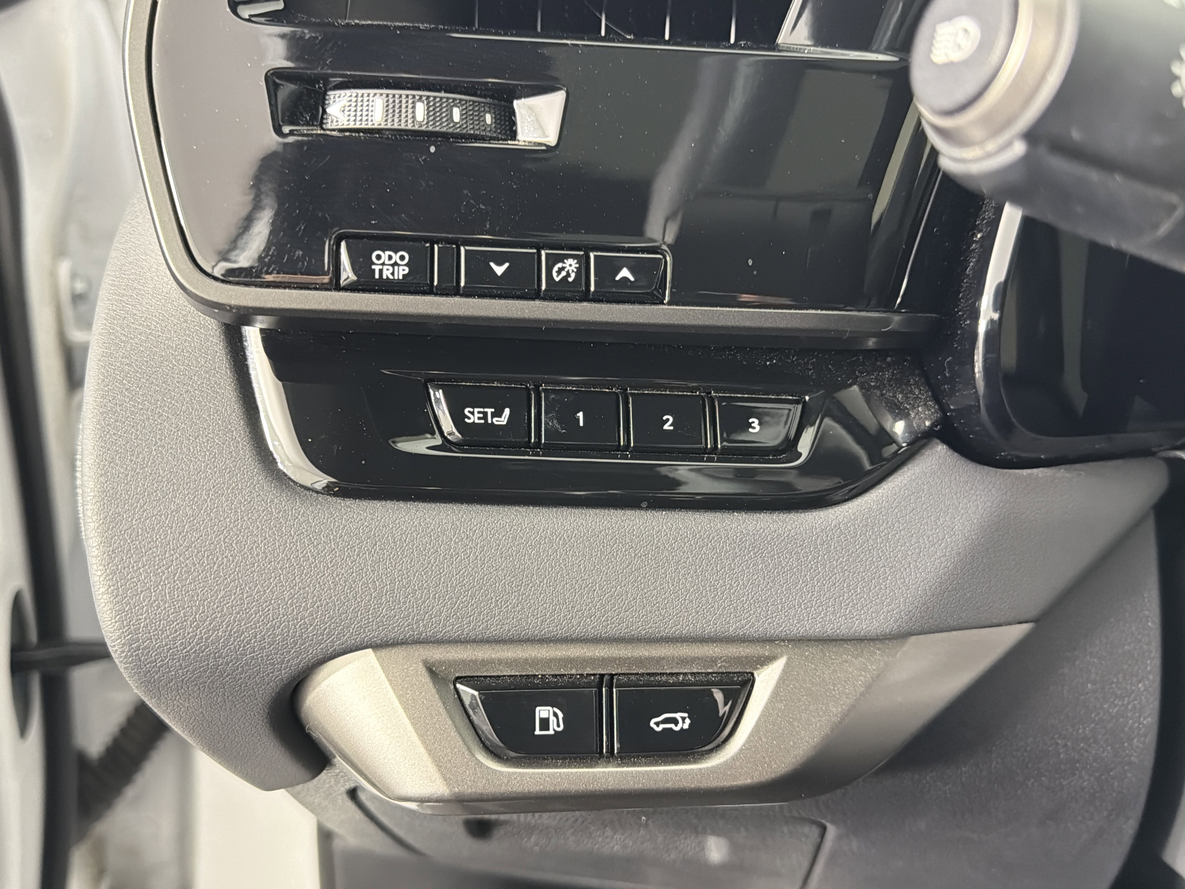 Used 2024 Lexus RX 500h F Sport w/ Convenience Package image 9