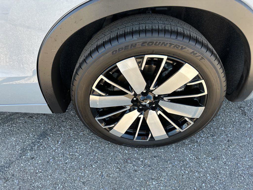 Used 2025 Mitsubishi Outlander SEL AWD/4WD image 13