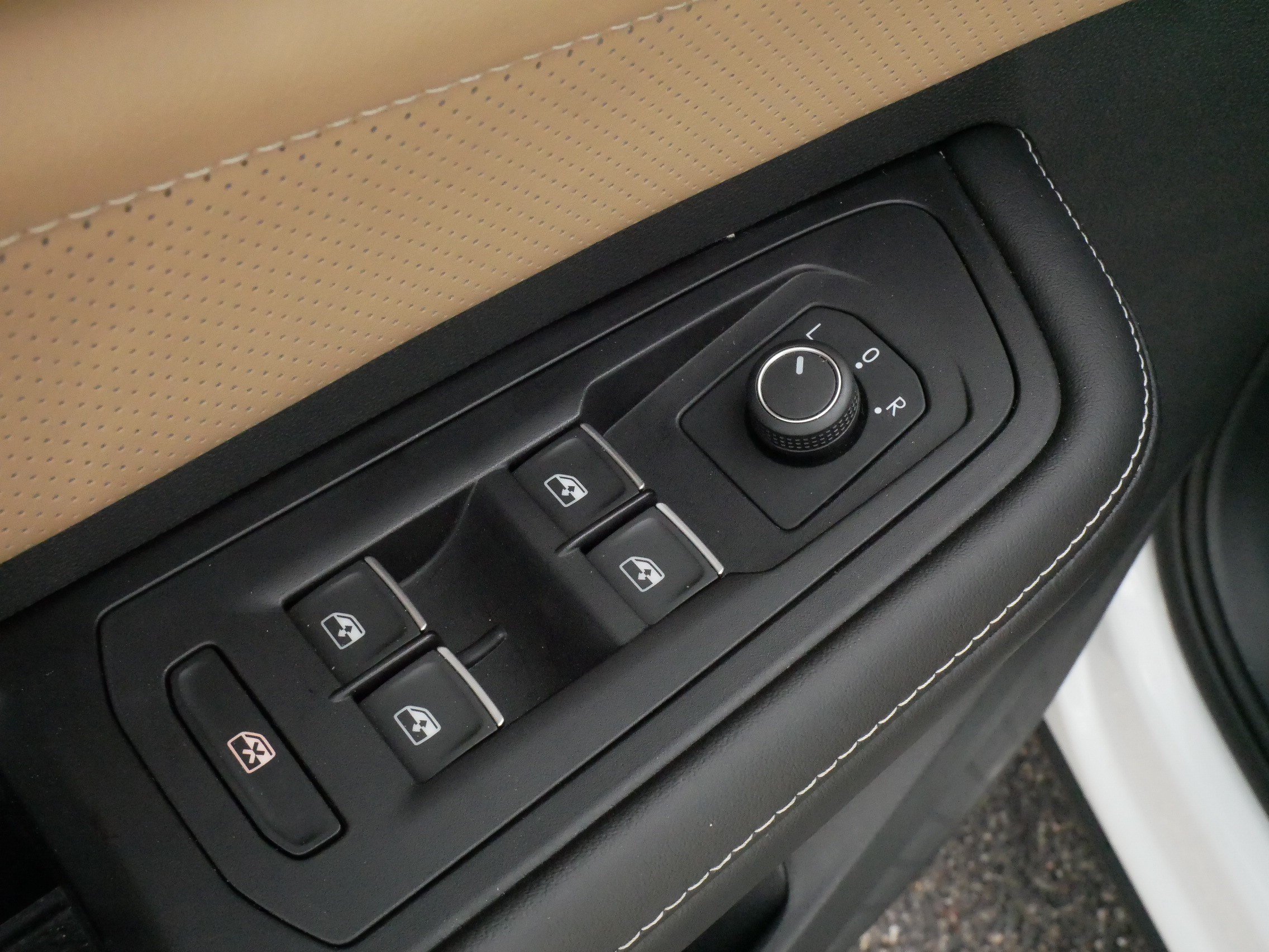 Certified 2024 Volkswagen Atlas Cross Sport SE AWD/4WD image 19