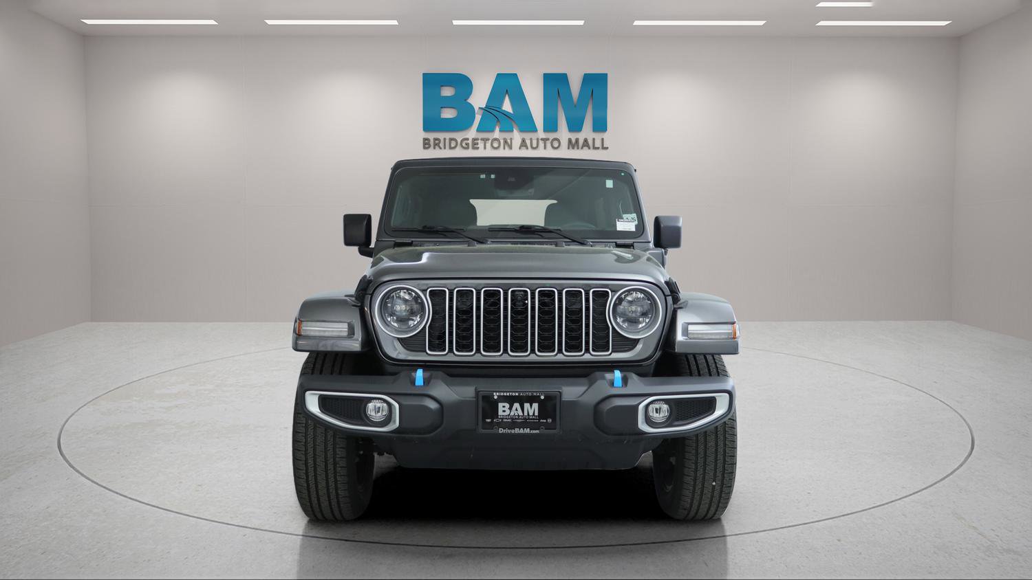 Used 2024 Jeep Wrangler Unlimited Sahara w/ Technology Group AWD/4WD image 2