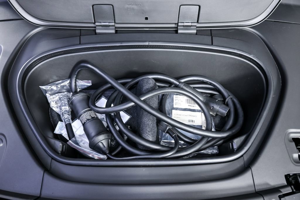 Certified 2024 Volvo XC40 Recharge Plus w/ Protection Package Premier image 35