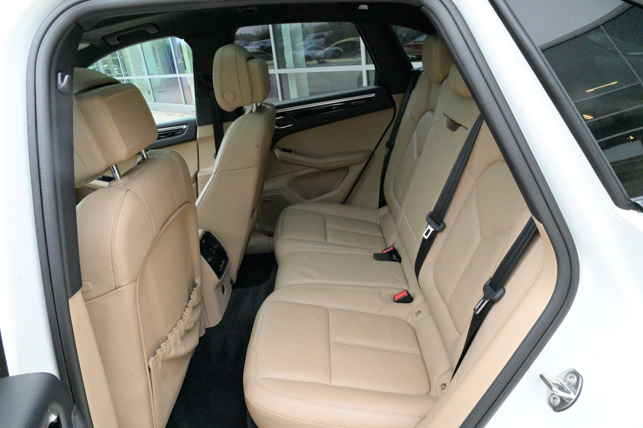 Used 2020 Porsche Macan image 38