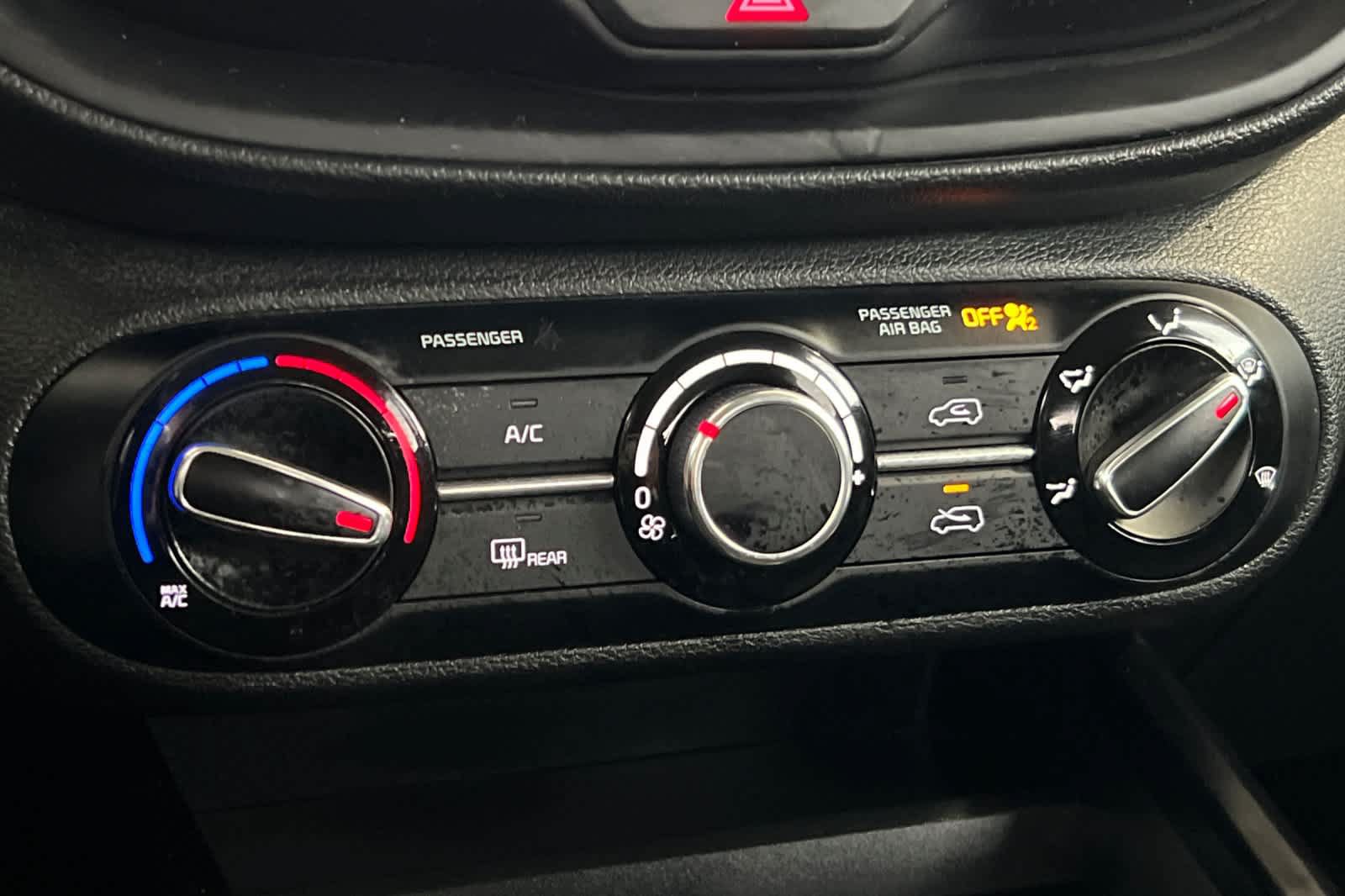 Used 2025 Kia Soul LX w/ LX Technology Package FWD image 21