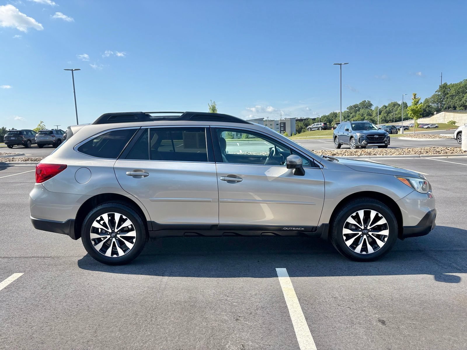 Used 2016 Subaru Outback 2.5i Limited AWD/4WD image 6