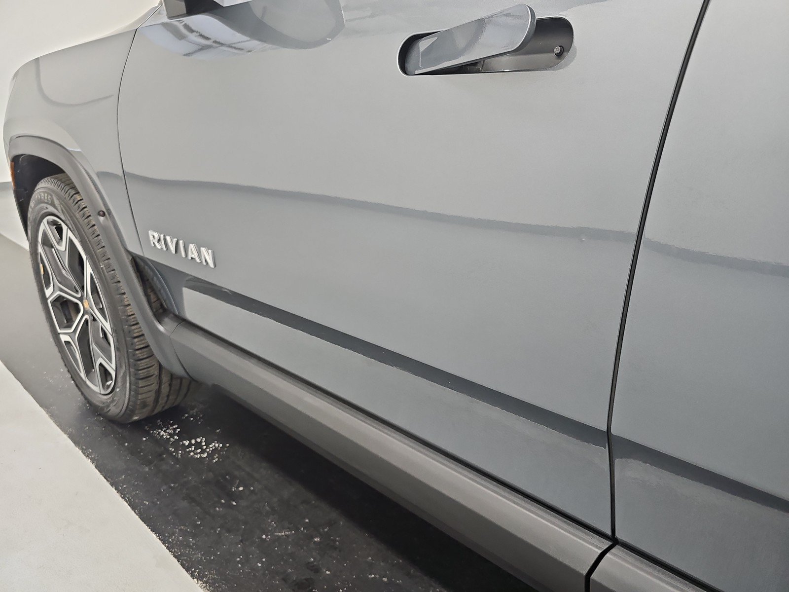 Used 2024 Rivian R1S Adventure AWD/4WD image 35