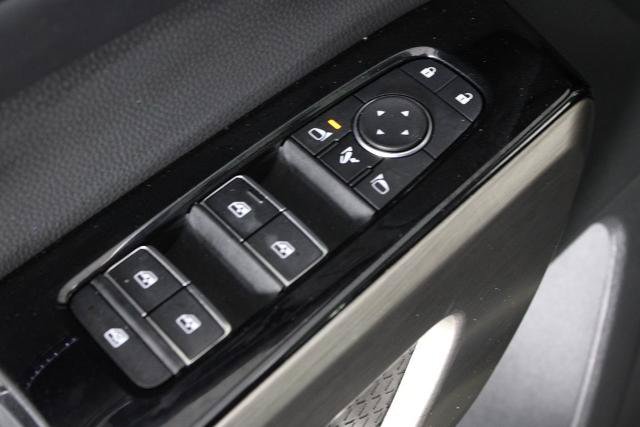 Certified 2025 Nissan Pathfinder Platinum w/ Black Appearance Package FWD image 24