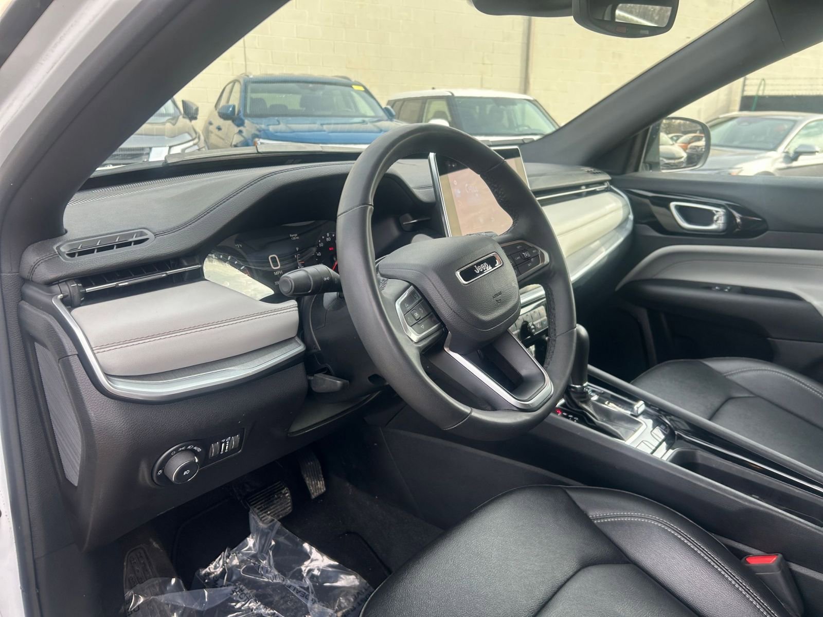 Used 2025 Jeep Compass Limited AWD/4WD image 35
