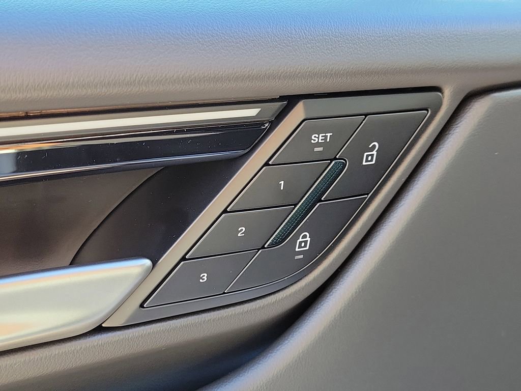 New 2026 Porsche Macan Electric image 25