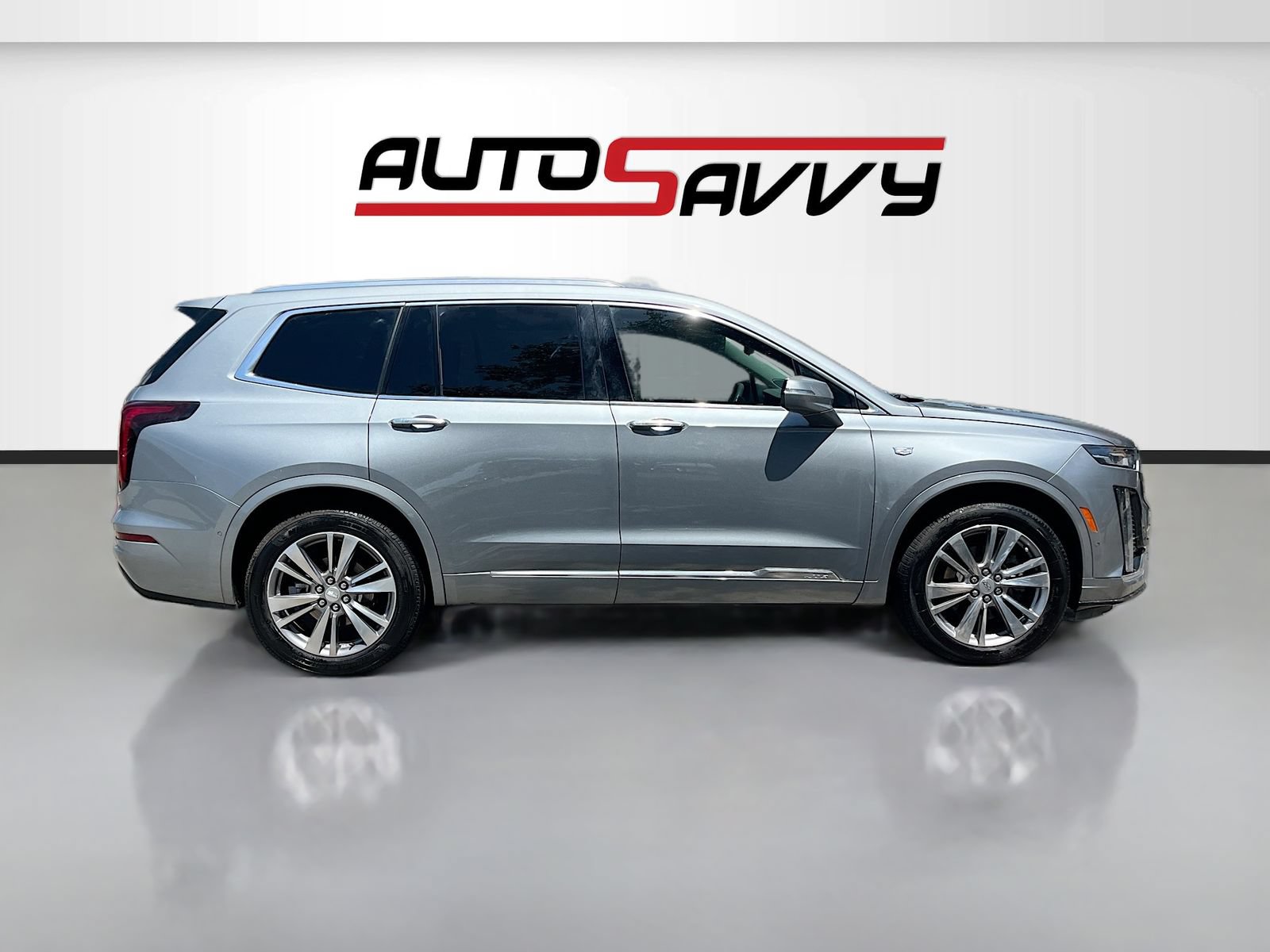 Used 2024 Cadillac XT6 Premium Luxury w/ Technology Package FWD image 8