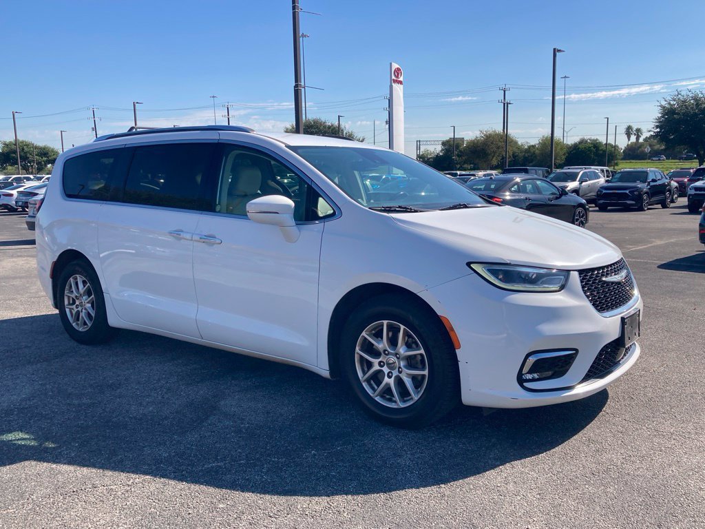 Used 2021 Chrysler Pacifica Touring-L FWD image 3