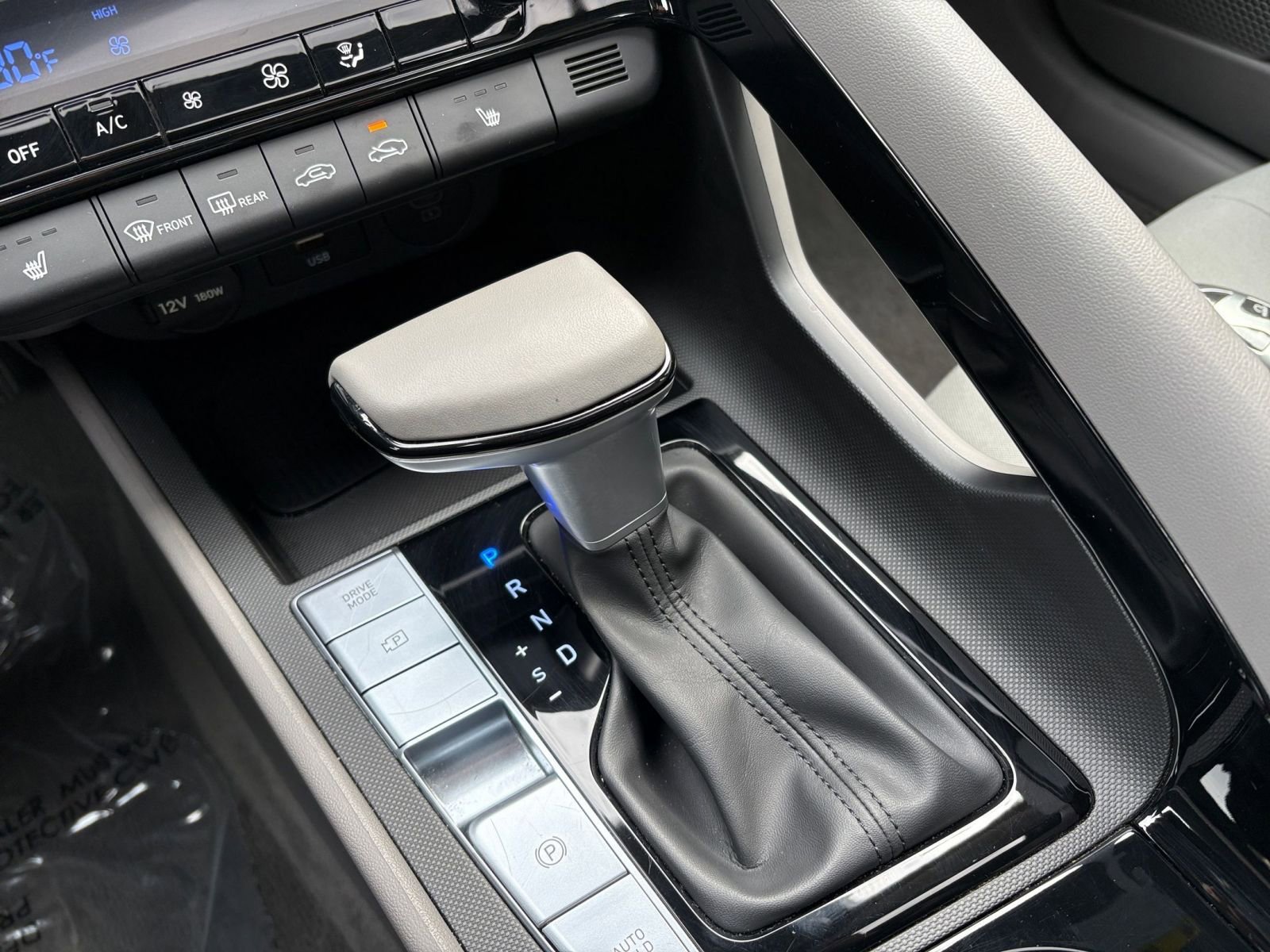 Used 2025 Hyundai Elantra SEL image 45