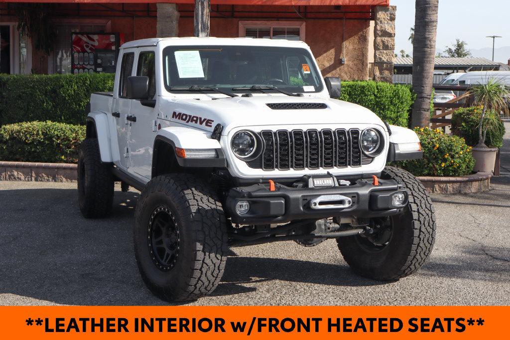 Used 2024 Jeep Gladiator Mojave AWD/4WD image 2