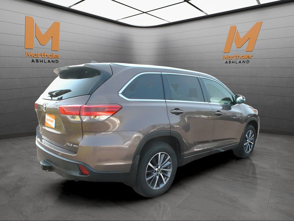 Used 2017 Toyota Highlander XLE AWD/4WD image 4