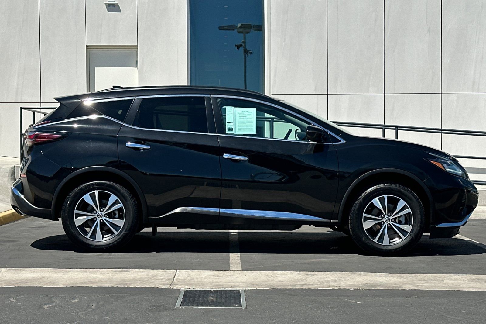 Used 2021 Nissan Murano SV image 2