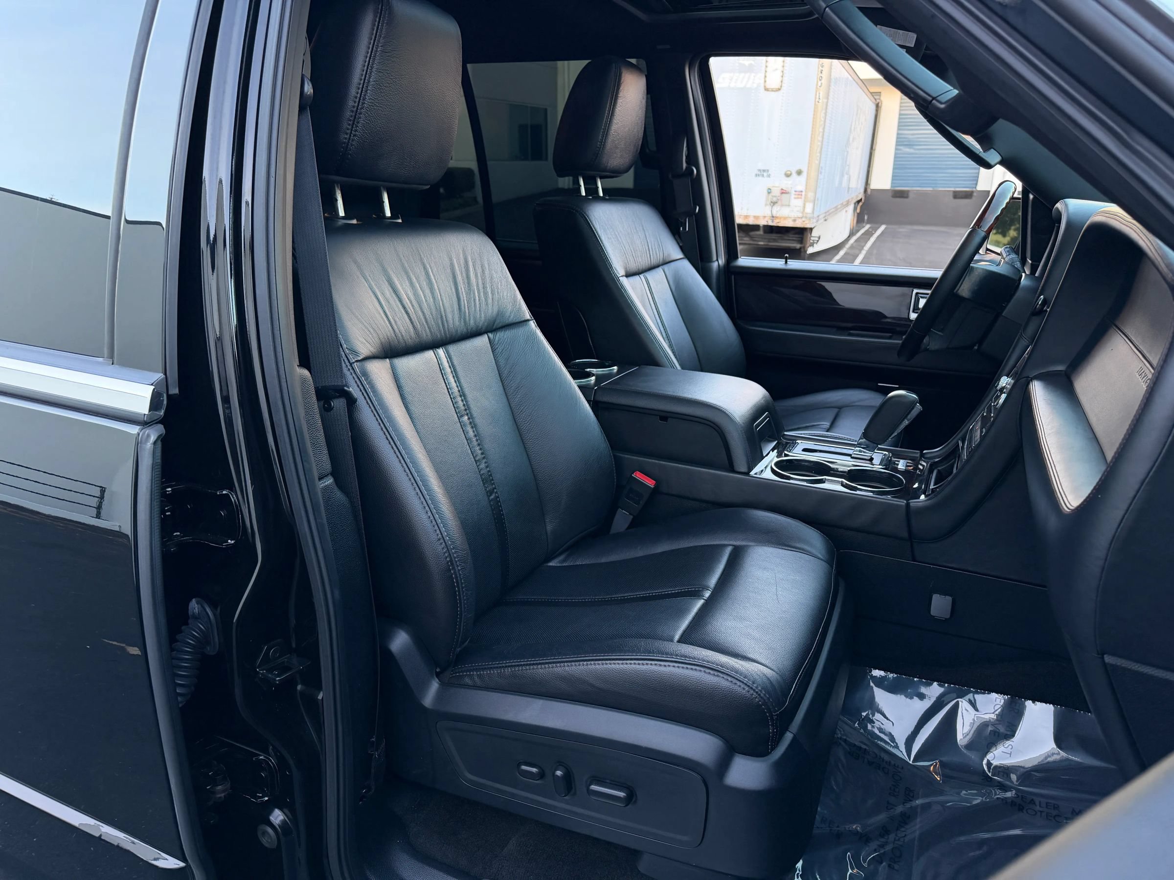 Used 2016 Lincoln Navigator Reserve AWD/4WD image 24