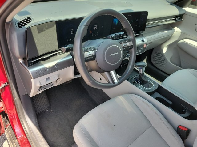 Used 2025 Hyundai Kona SEL FWD image 4
