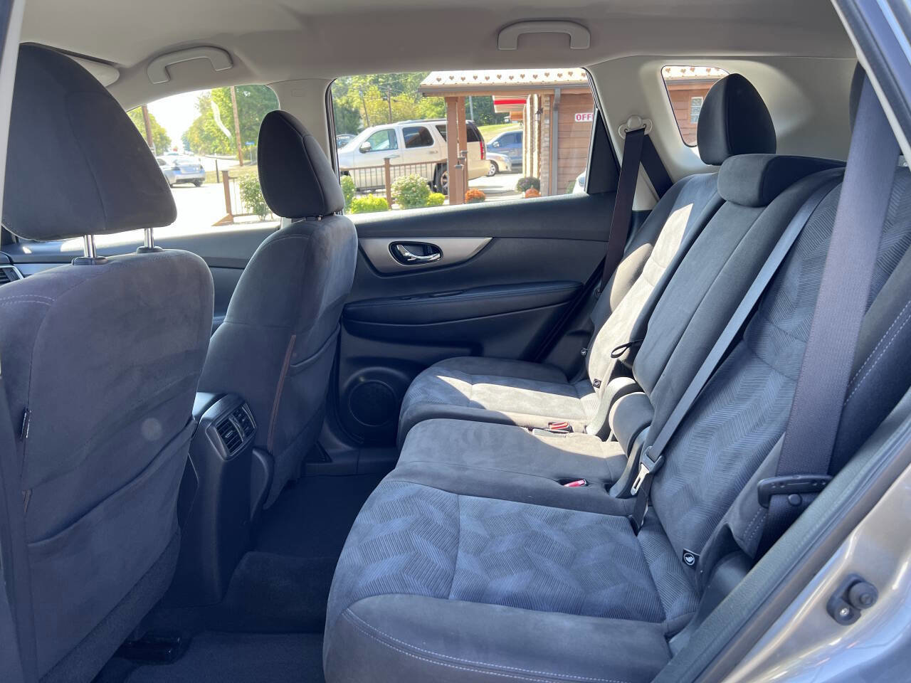 Used 2015 Nissan Rogue S image 22