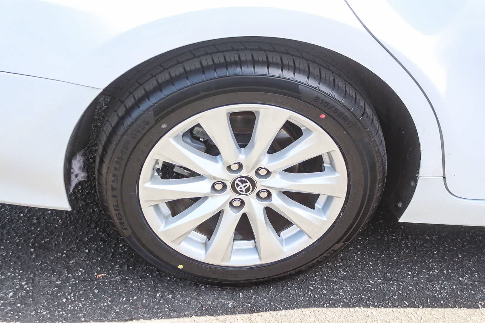 Used 2018 Toyota Camry LE FWD image 11