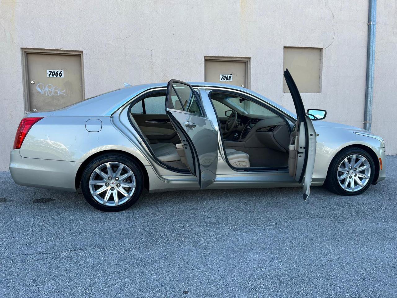 Used 2014 Cadillac CTS Luxury RWD image 19