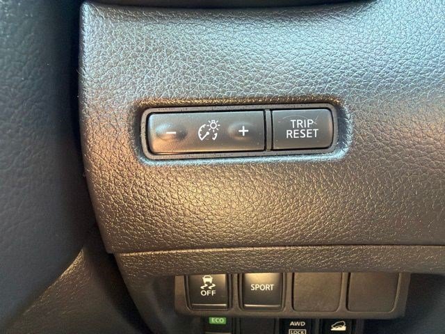 Used 2016 Nissan Rogue SV AWD/4WD image 29