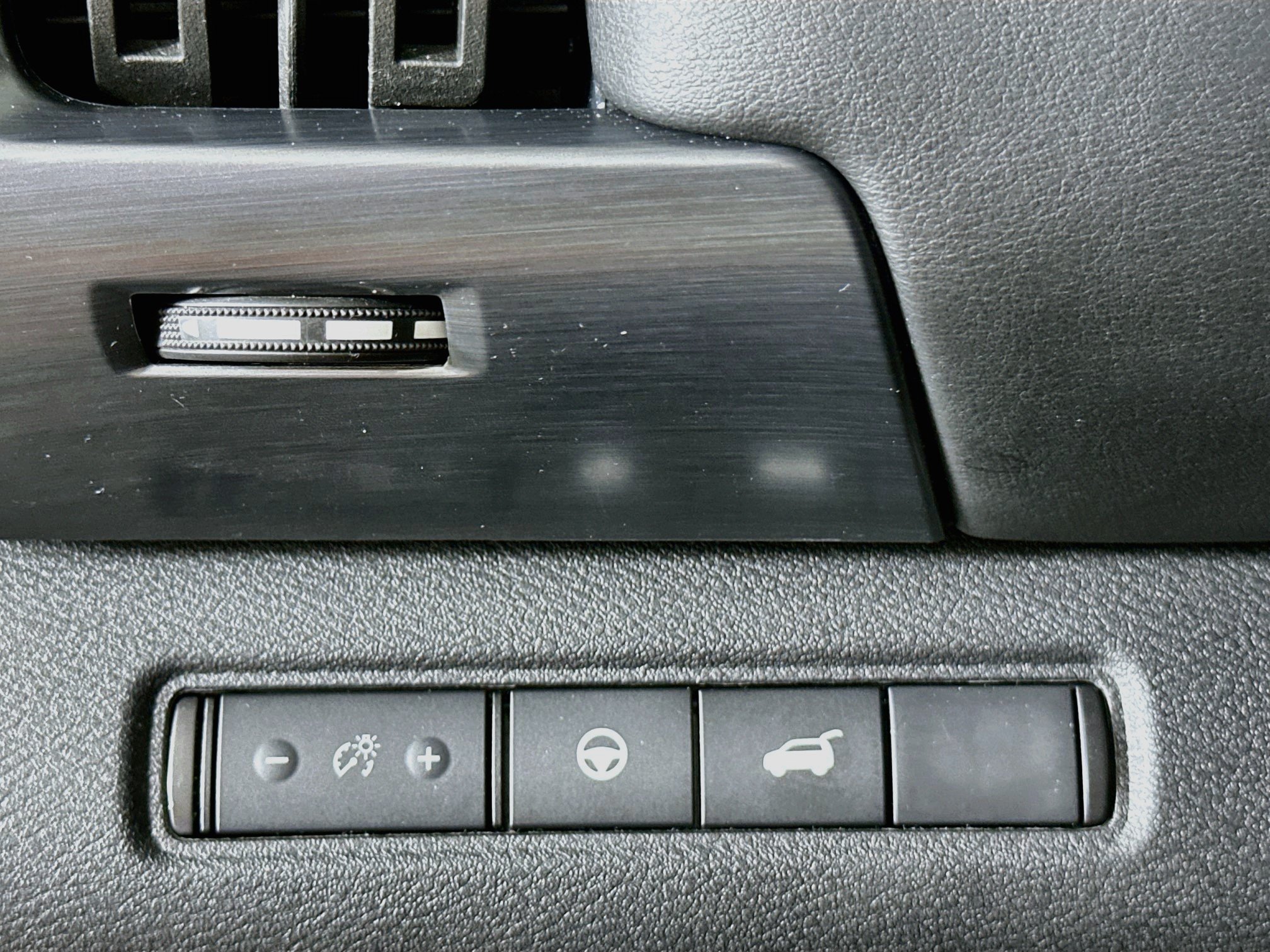 Used 2025 Nissan Pathfinder SL FWD image 17
