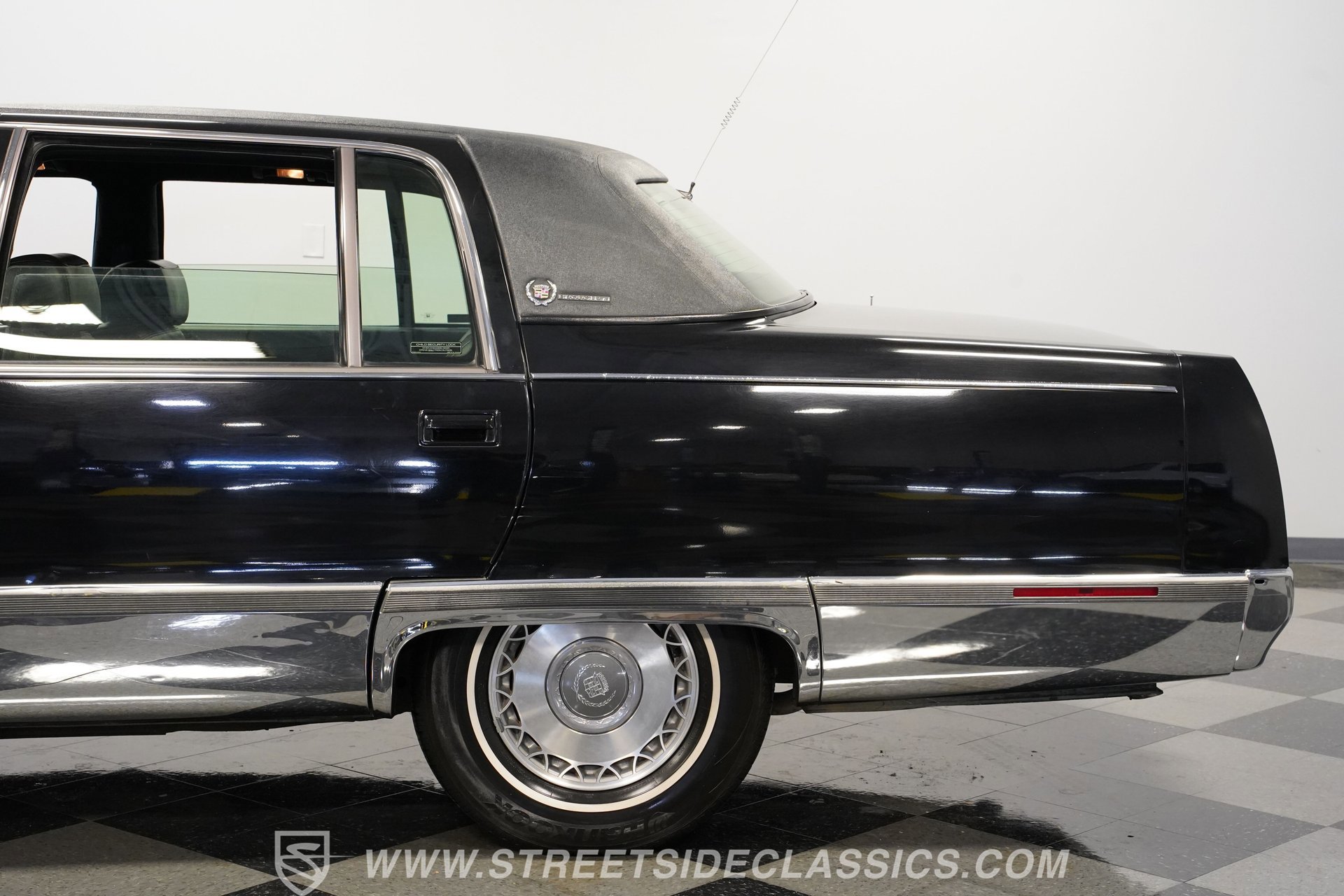 Used 1995 Cadillac Fleetwood Brougham RWD image 25
