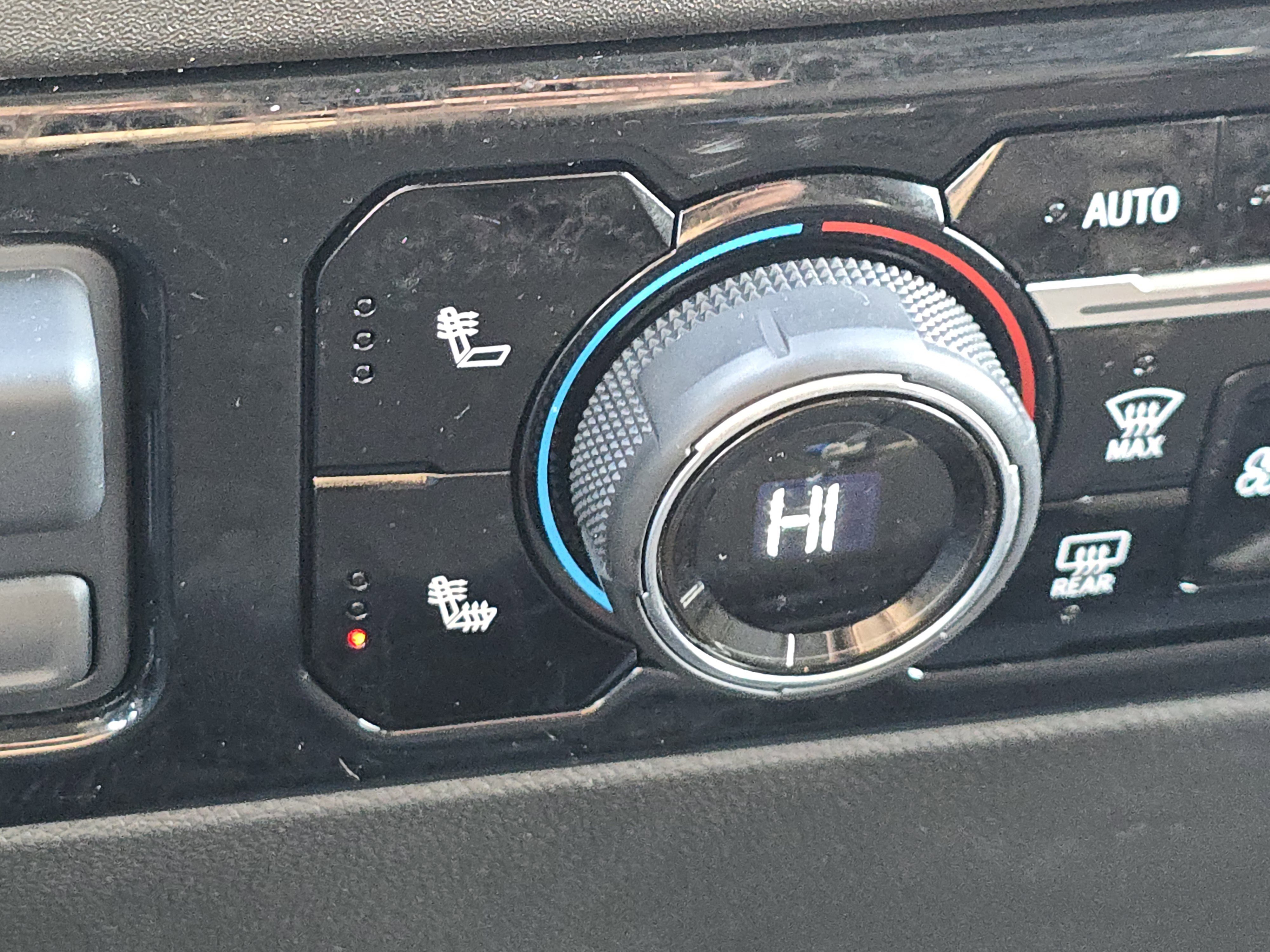 Used 2024 Chevrolet Silverado 2500 LT w/ Convenience Package image 24