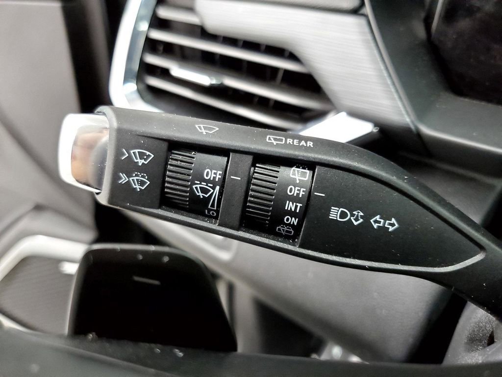 Used 2025 GMC Acadia Elevation image 31