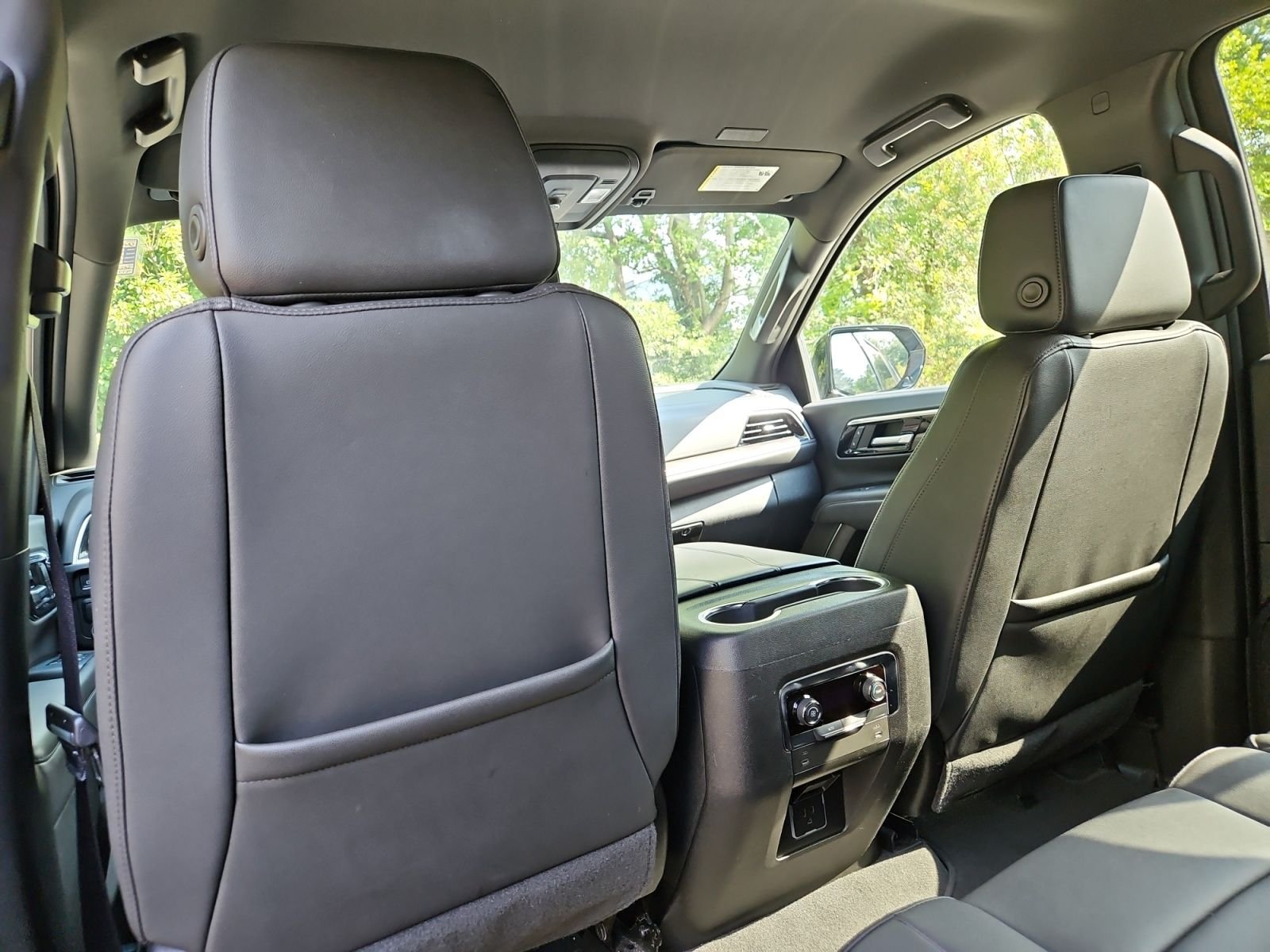 Used 2025 Chevrolet Suburban LT RWD image 19