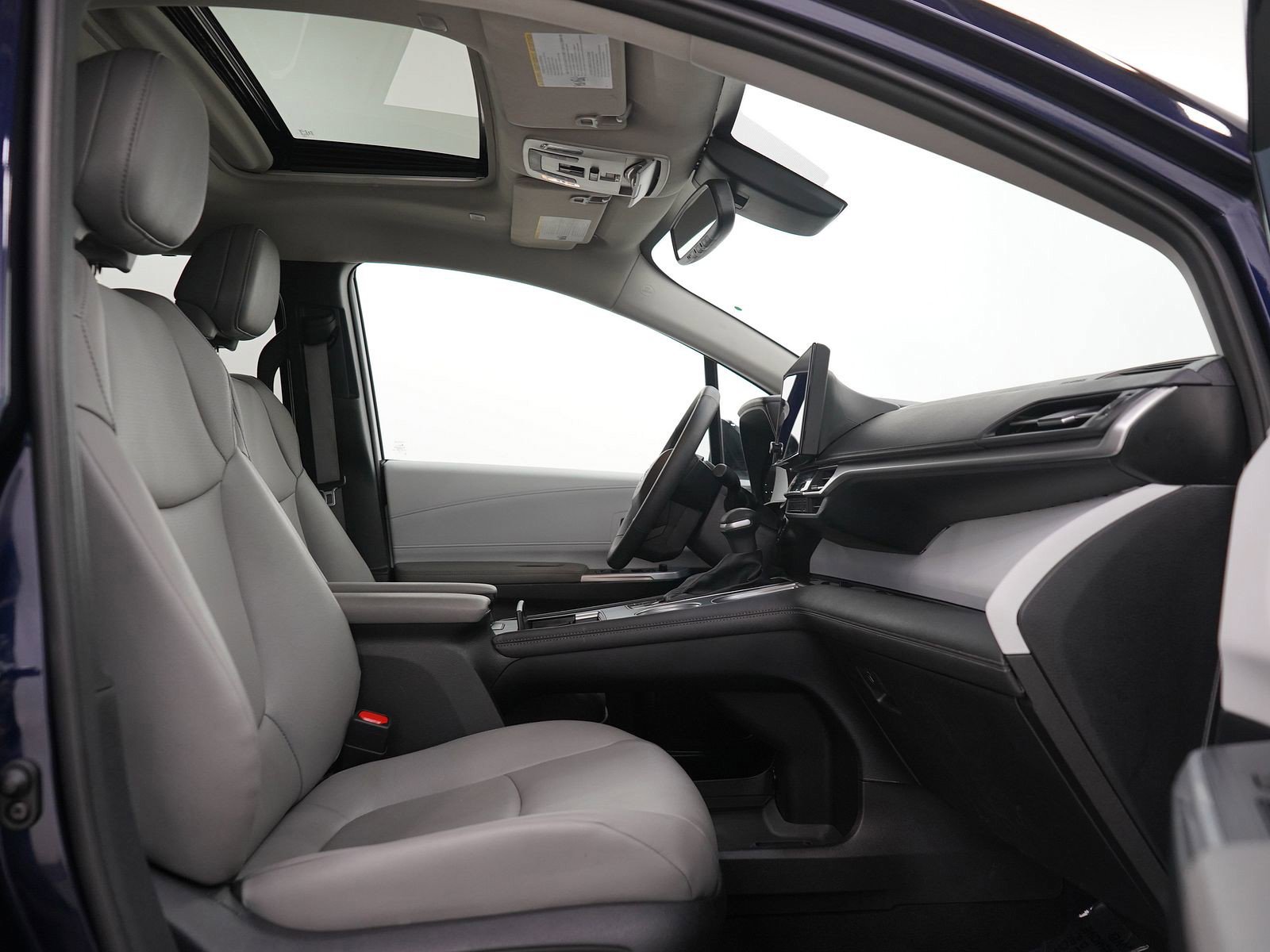 Used 2025 Toyota Sienna XLE AWD/4WD image 8