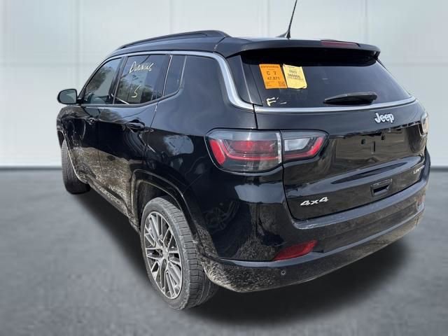 Used 2023 Jeep Compass Limited w/ Elite Group AWD/4WD image 3